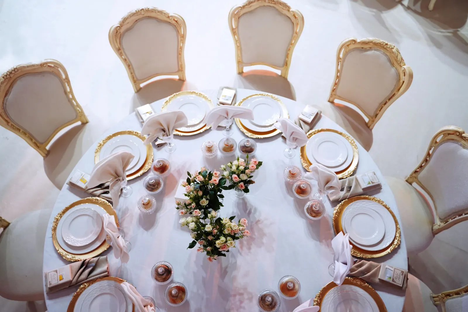 Overhead view of an elegant gold and cream wedding table